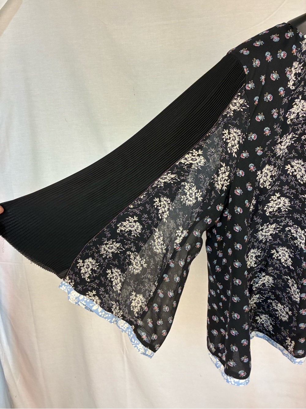 Club Monaco 100% Silk Accordion Pleat Mixed Print Tunic L - Picture 2 of 11